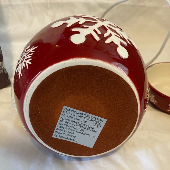 2-7 Scentsy wax warmer red snowflake - Picture 5 of 5